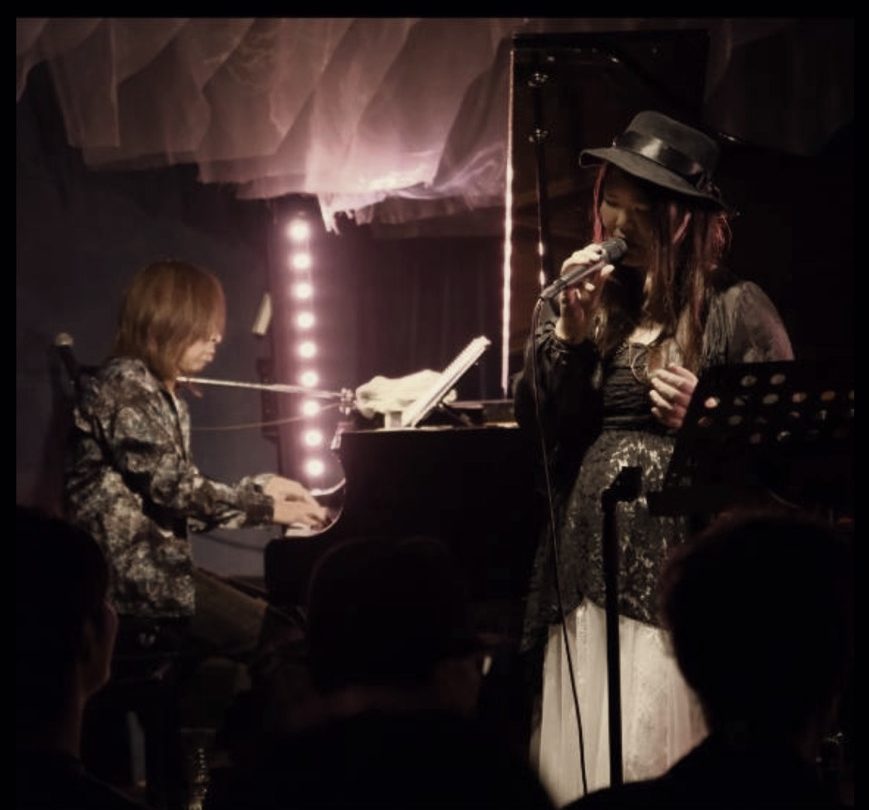 えりかとすみお ライブの様子